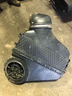 Freightliner Cascadia 125 Air Cleaner / Air Filter Housing