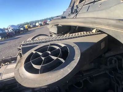 Freightliner Cascadia 125 Air Cleaner / Air Filter Housing