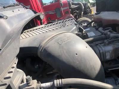 Freightliner Cascadia 125 Air Cleaner / Air Filter Housing