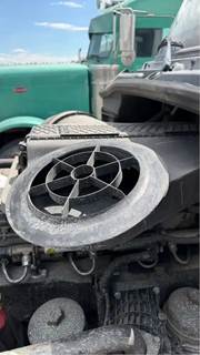 Freightliner Cascadia 125 Air Cleaner / Air Filter Housing