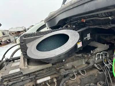 Freightliner Cascadia 126 Air Cleaner / Air Filter Housing