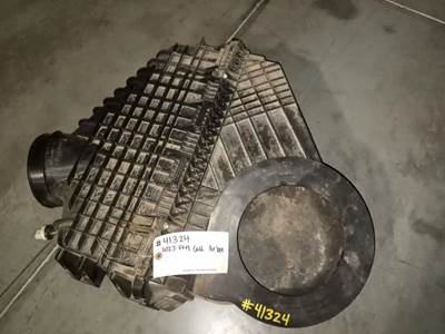 Freightliner Cascadia 126 Air Cleaner / Air Filter Housing