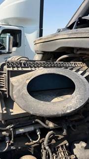 Freightliner Cascadia 126 Air Cleaner / Air Filter Housing