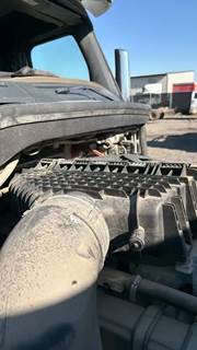 Freightliner Cascadia 126 Air Cleaner / Air Filter Housing