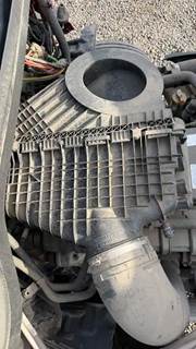 Freightliner Cascadia 126 Air Cleaner / Air Filter Housing