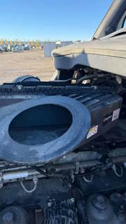 Freightliner Cascadia 126 Air Cleaner / Air Filter Housing