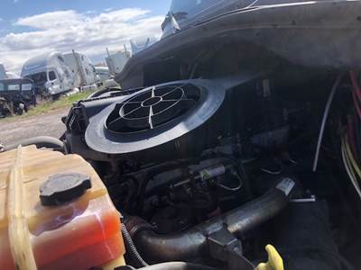 Freightliner Cascadia 132 Air Cleaner / Air Filter Housing