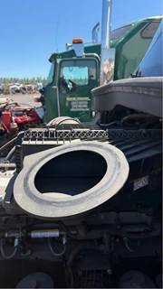 Freightliner Cascadia Air Cleaner / Air Filter Housing
