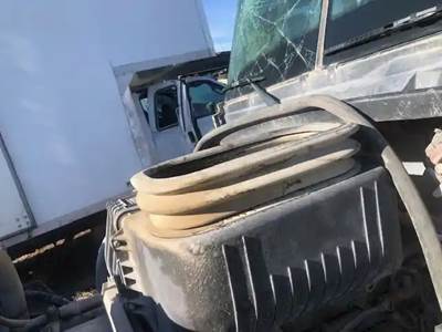 Freightliner Coronado 122 SD Air Cleaner / Air Filter Housing for a 2015 Freightliner 122SD