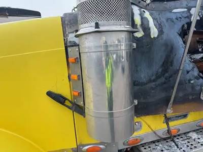 Freightliner FLD120 Left Air Cleaner / Air Filter Housing for a 2007 Freightliner FLD120 Glider