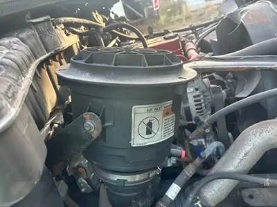 Freightliner M2 106 Air Cleaner / Air Filter Housing