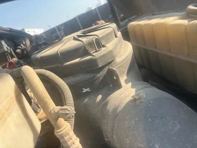 GMC C7500 Air Cleaner / Air Filter Housing