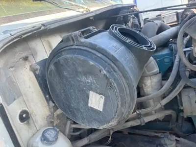 International 4700 Air Cleaner / Air Filter Housing