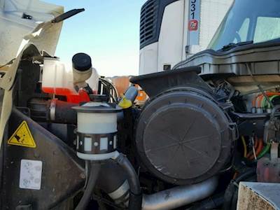 International 7400 Air Cleaner / Air Filter Housing