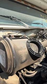 International 8100 Air Cleaner / Air Filter Housing
