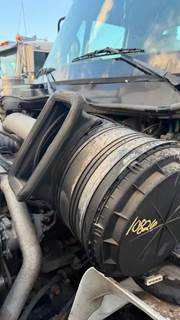 International 8600 Left Air Cleaner / Air Filter Housing