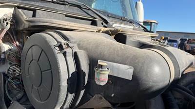 International 9200i Air Cleaner / Air Filter Housing