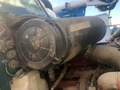 International 9400i Air Cleaner / Air Filter Housing