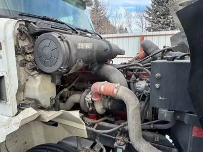 International 9400i Air Cleaner / Air Filter Housing