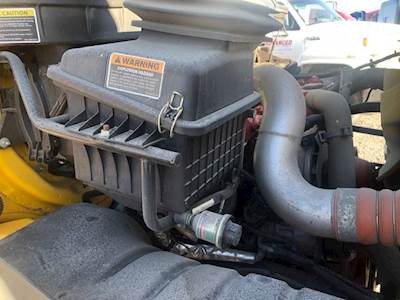 International DuraStar 4300 Air Cleaner / Air Filter Housing