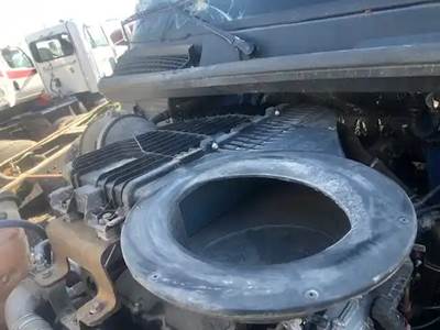 International LT625 Air Cleaner / Air Filter Housing