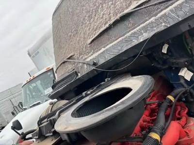 International LT625 Air Cleaner / Air Filter Housing