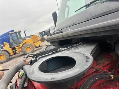 International LT625 Air Cleaner / Air Filter Housing