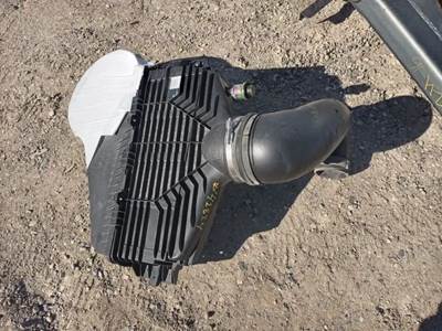 International LT62F Air Cleaner / Air Filter Housing