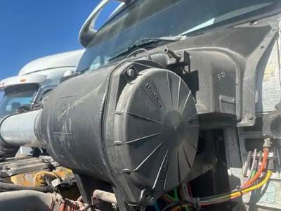 Kenworth T2000 Air Cleaner / Air Filter Housing