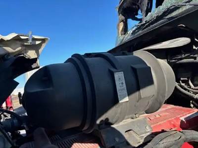 Kenworth T600 Air Cleaner / Air Filter Housing