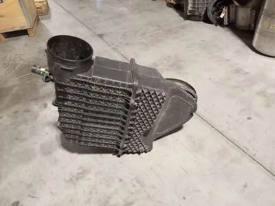 Kenworth T680 Air Cleaner / Air Filter Housing