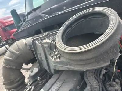 Kenworth T680 Air Cleaner / Air Filter Housing