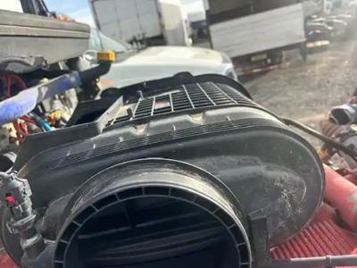 Kenworth T680 Air Cleaner / Air Filter Housing