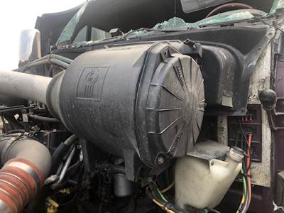 Kenworth T700 Air Cleaner / Air Filter Housing