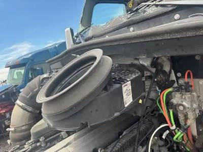 Kenworth T880 Air Cleaner / Air Filter Housing