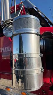 Kenworth W900 Right Air Cleaner / Air Filter Housing