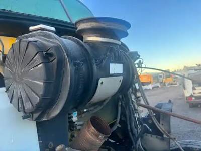 Mack CL713 Air Cleaner / Air Filter Housing