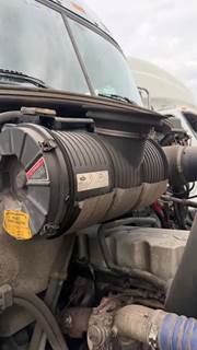 Mack Pinnacle CXU612 Air Cleaner / Air Filter Housing for a 2015 Mack CXU612