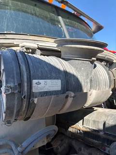 Mack Pinnacle CXU613 Air Cleaner / Air Filter Housing for a 2018 Mack CXU613