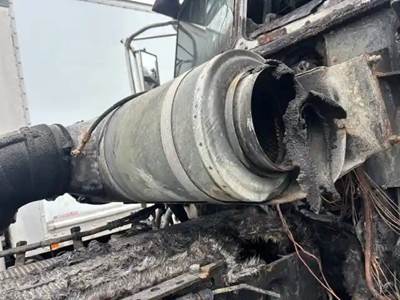 Peterbilt 367 Air Cleaner / Air Filter Housing