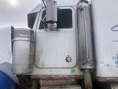 Peterbilt 379 Left Air Cleaner / Air Filter Housing