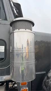 Peterbilt 379 Right Air Cleaner / Air Filter Housing
