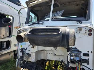 Peterbilt 384 Air Cleaner / Air Filter Housing