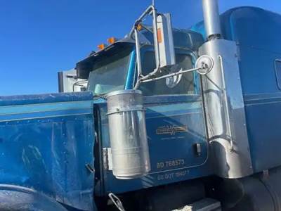 Peterbilt 388 Left Air Cleaner / Air Filter Housing