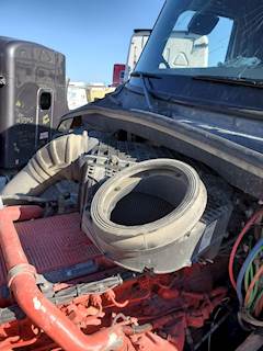 Peterbilt 579 Right Air Cleaner / Air Filter Housing