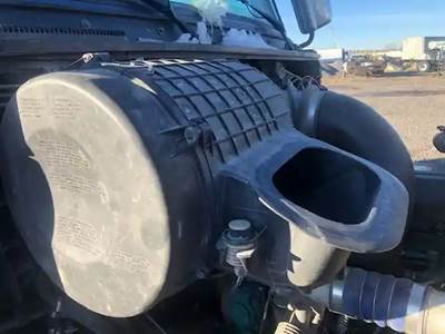 Volvo VNL Air Cleaner / Air Filter Housing