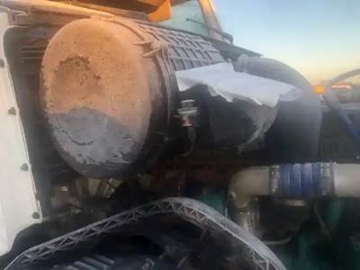 Volvo VNL Air Cleaner / Air Filter Housing