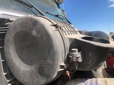 Volvo VNL Right Air Cleaner / Air Filter Housing