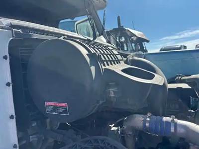 Volvo VNL Air Cleaner / Air Filter Housing