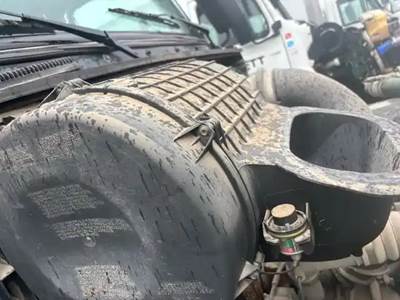 Volvo VNL Air Cleaner / Air Filter Housing